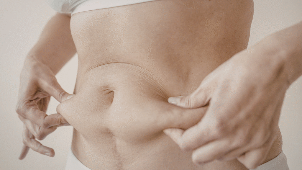 Tratamento corporal com Power II sendo aplicado em região abdominal para melhorar flacidez